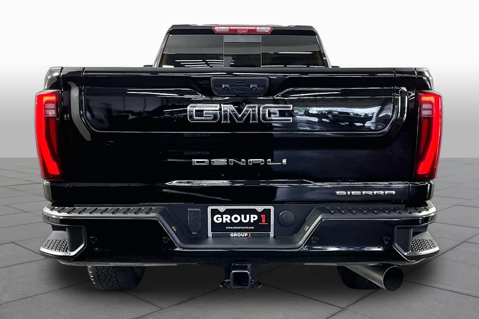 Used 2025 Onyx Black GMC Denali Ultimate image 5