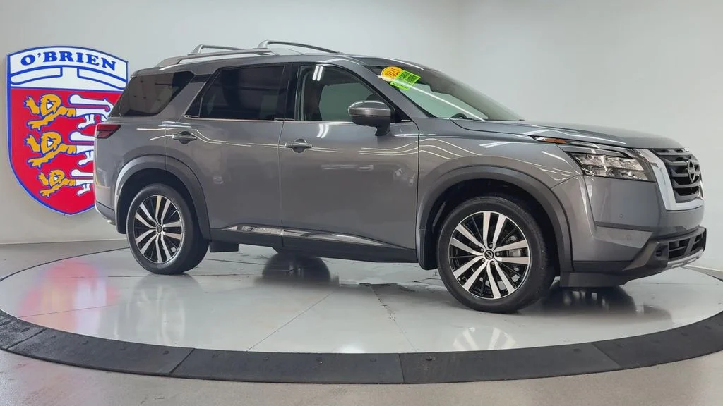 Used 2025 Gun Metallic Nissan Platinum image 3
