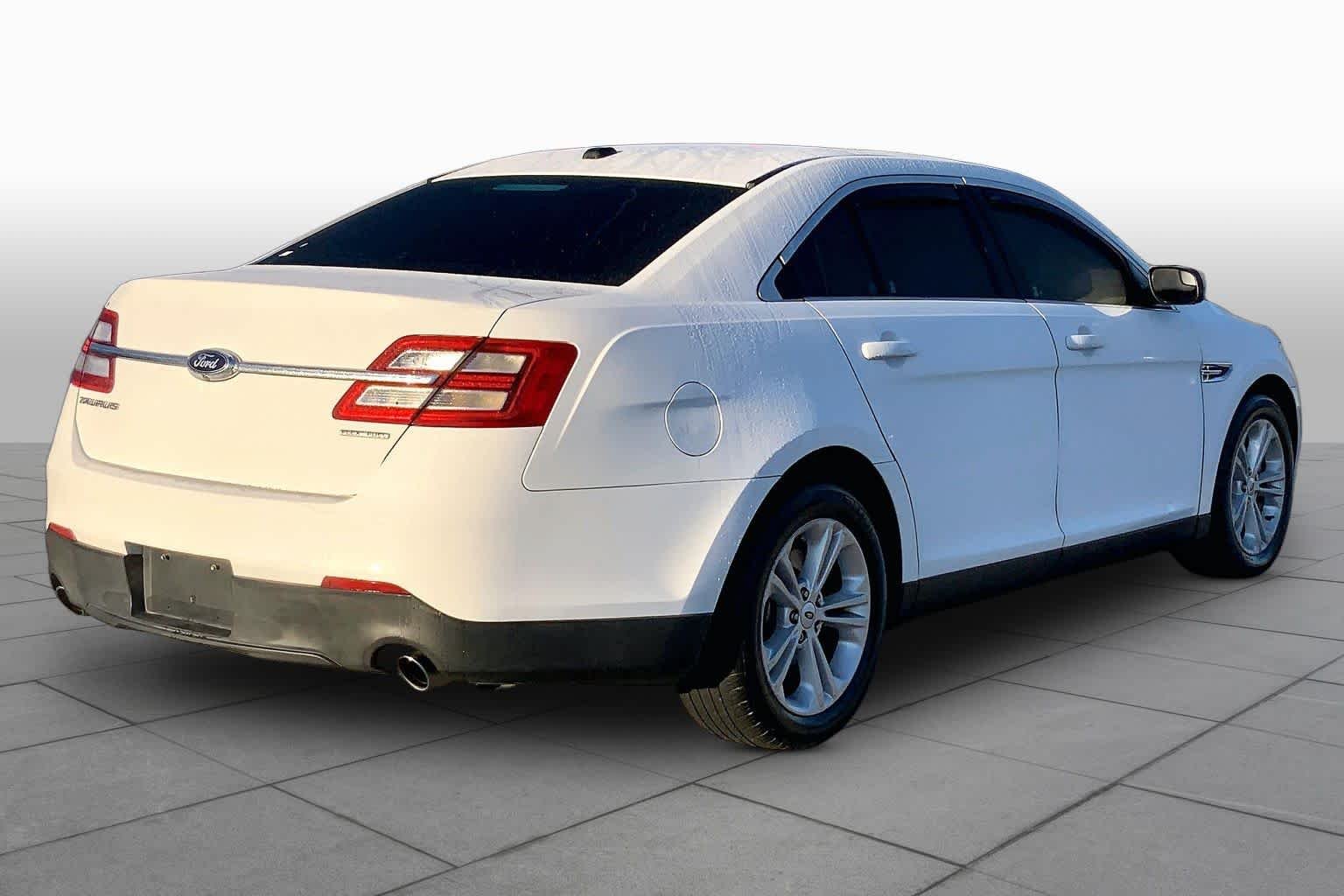 Used 2017 Oxford White Ford SE image 12