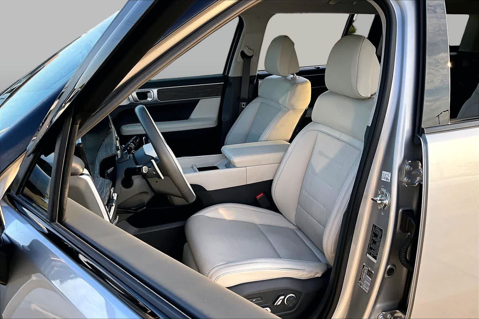 Used 2024 Shimmering Silver Hyundai Calligraphy image 8