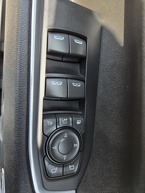 Used 2025 Silver GMC SLT image 24