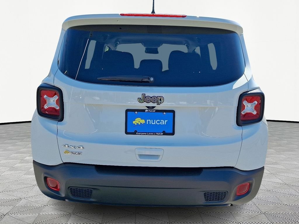 Used 2023 White Jeep Latitude image 6