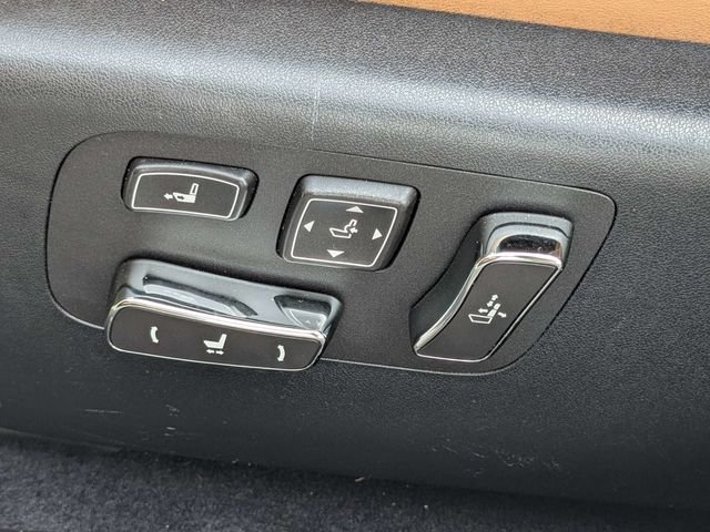Used 2016 White Lexus 460 image 19