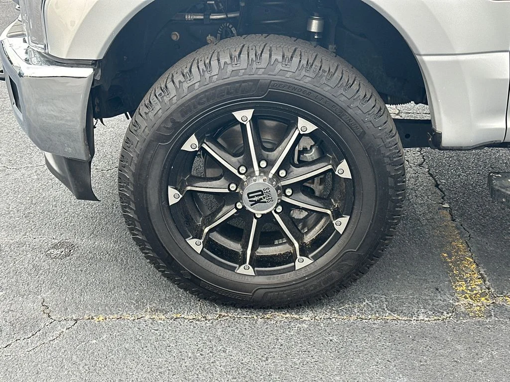 Used 2018 Silver Ford Lariat image 11