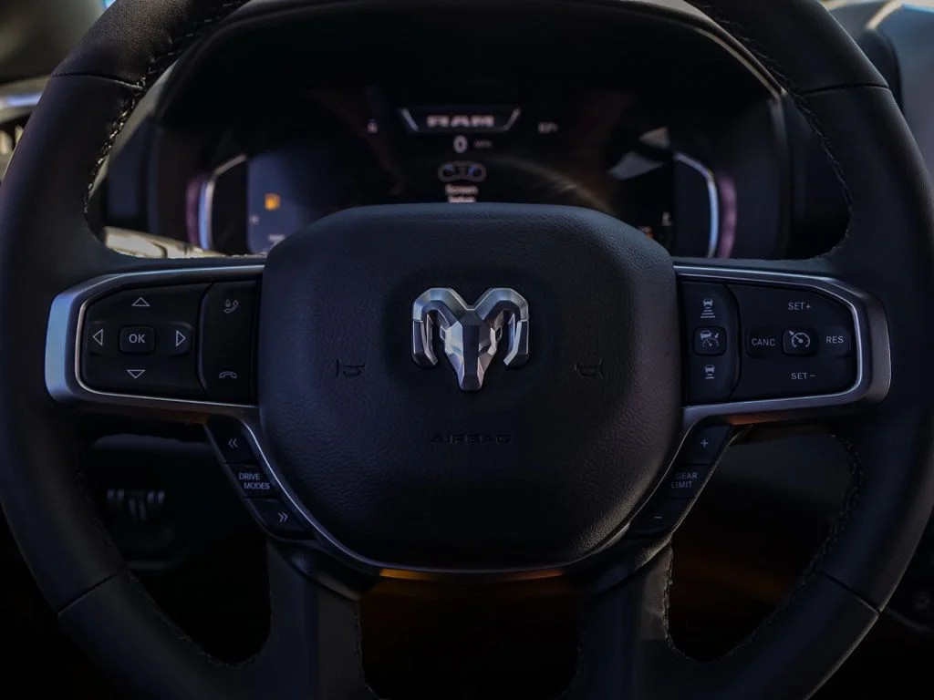 New 2026 Diamond Black Crystal Pearl-Coat Exterior Paint RAM Big Horn Night Edition image 24