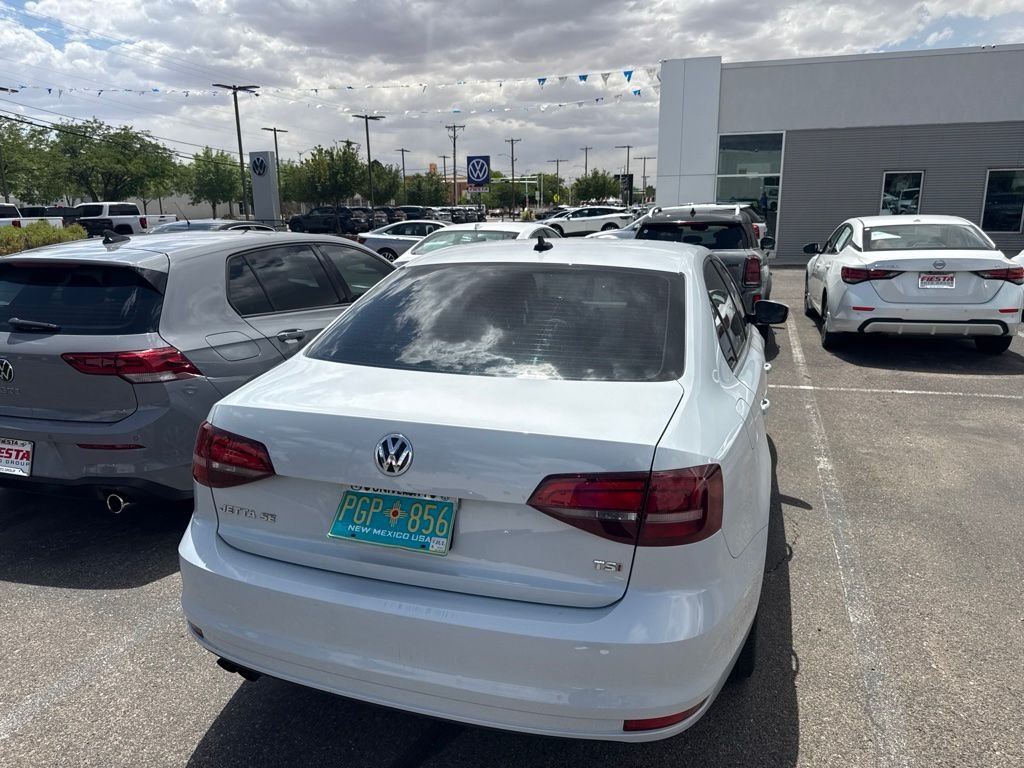 Used 2017  Volkswagen 1.4T SE image 9