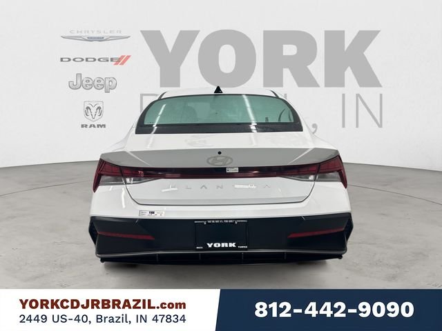 Used 2025 White Hyundai SEL Convenience image 4