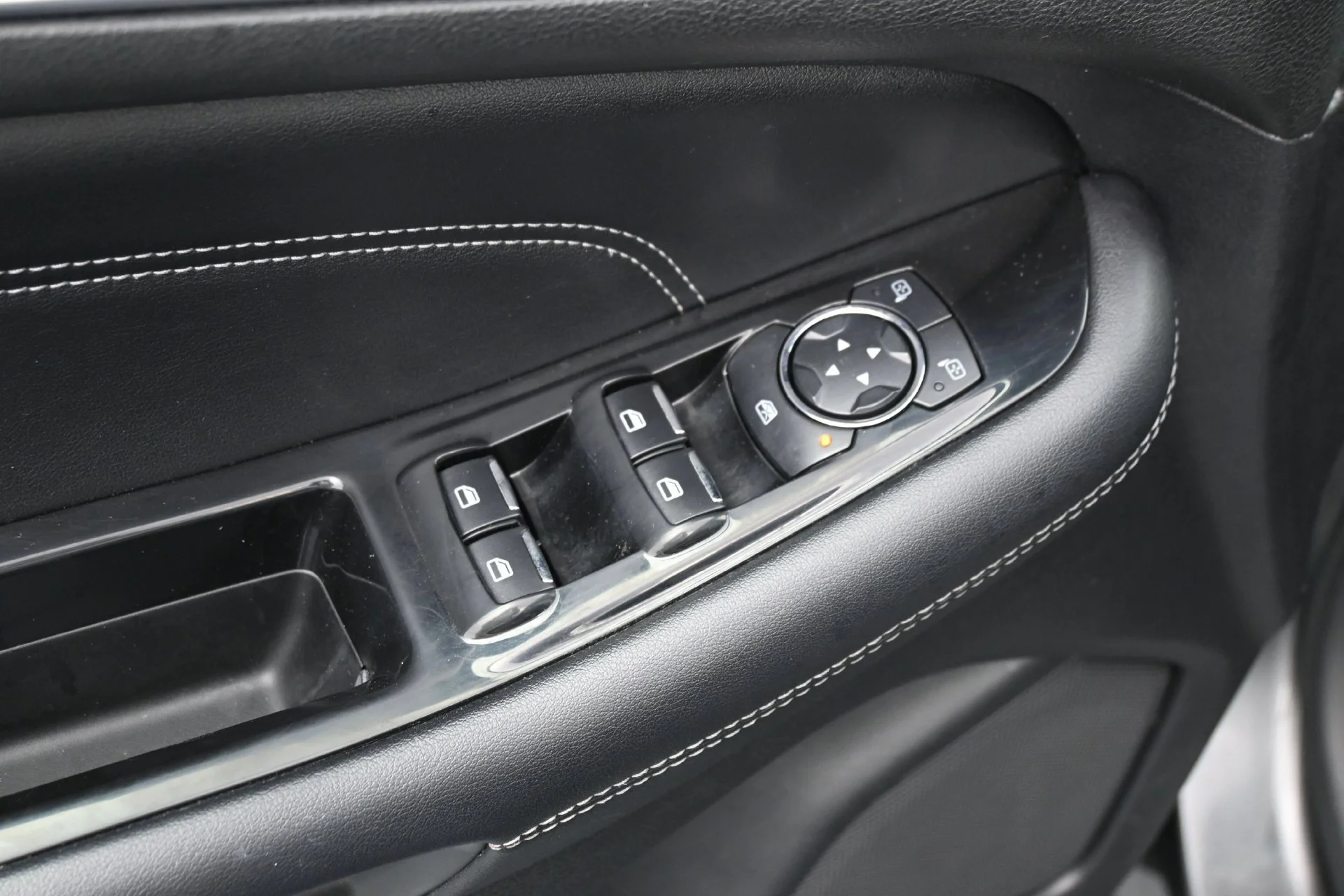 Used 2015  Ford 4D WAGON TITANIUM AWD image 19
