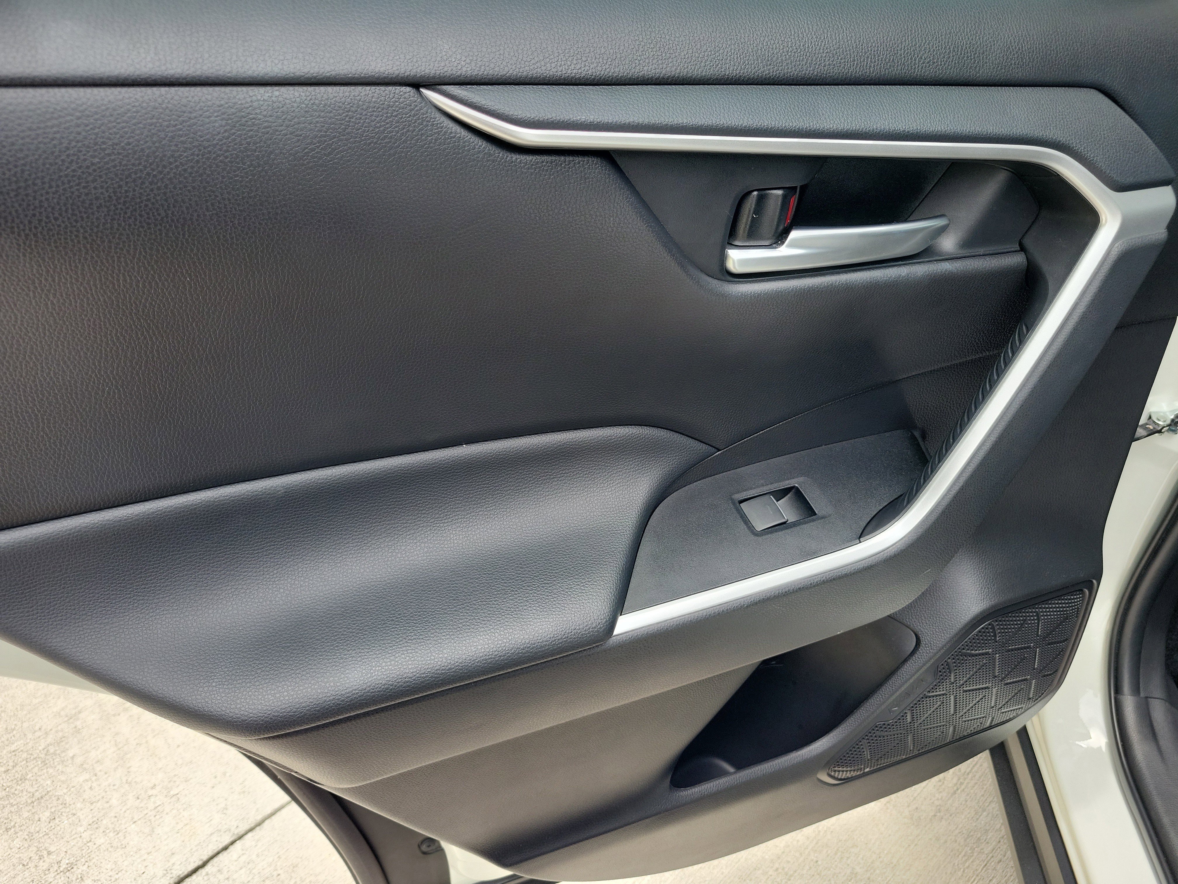 Used 2024 Ice Cap Toyota XLE image 13
