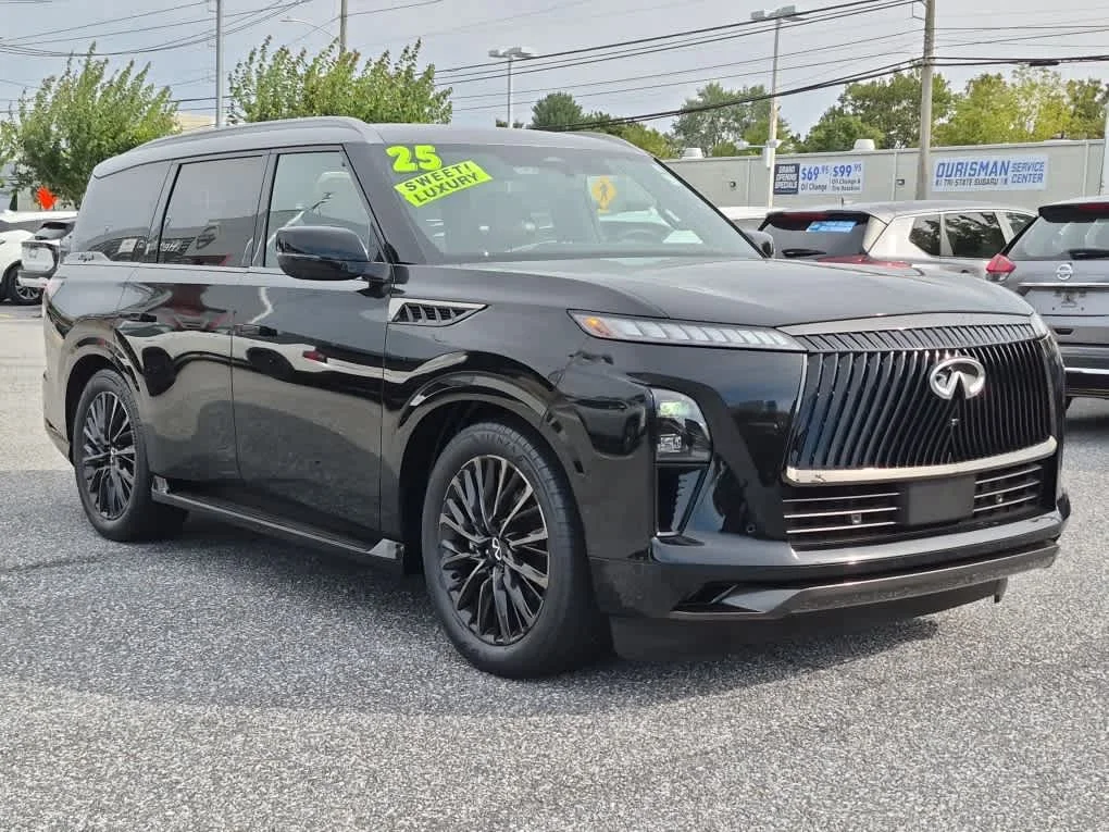 Used 2025 Mineral Black/Graphite Shadow INFINITI AUTOGRAPH image 2