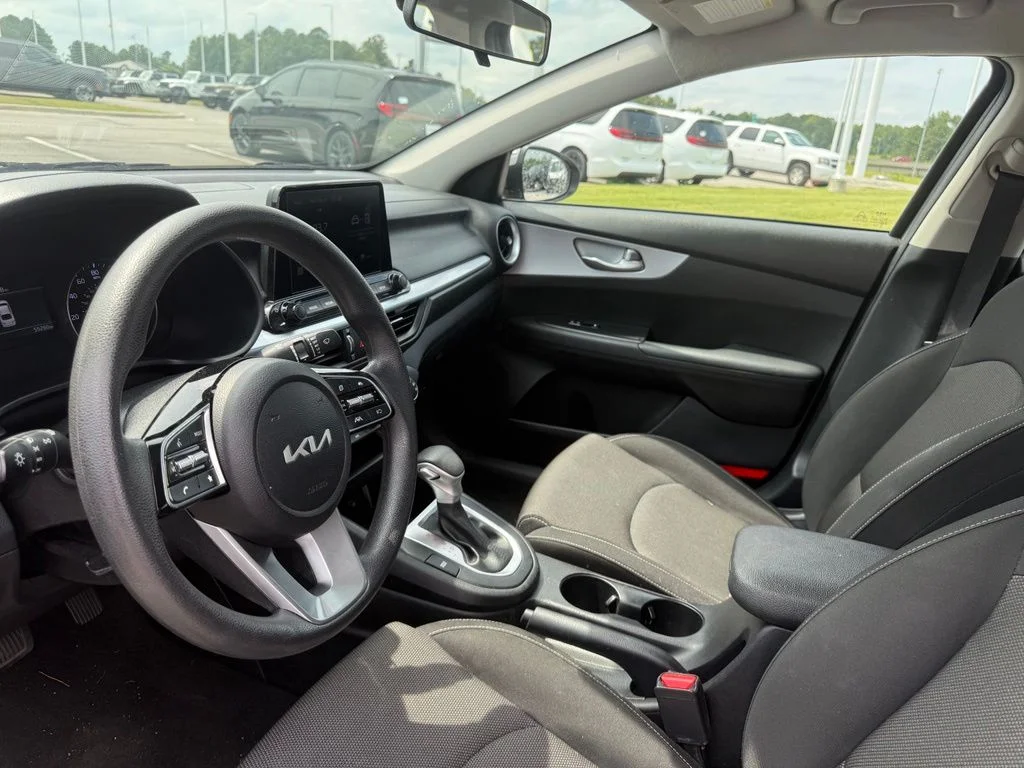 Used 2024 Gray Kia LXS image 4
