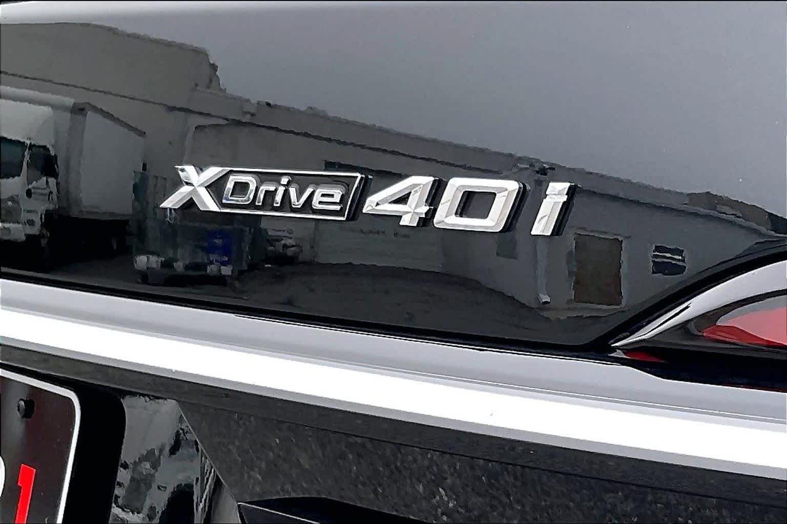 Used 2025 Black Sapphire Metallic BMW xDrive40i image 9