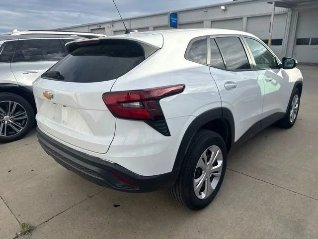 Used 2024 Summit White Chevrolet LS image 4