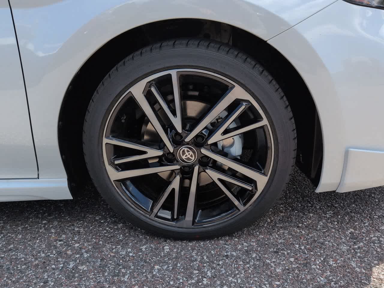 New 2026 Wind Chill Pearl with Midnight Black Metallic roof <sup>1</sup> Toyota  XSE image 11