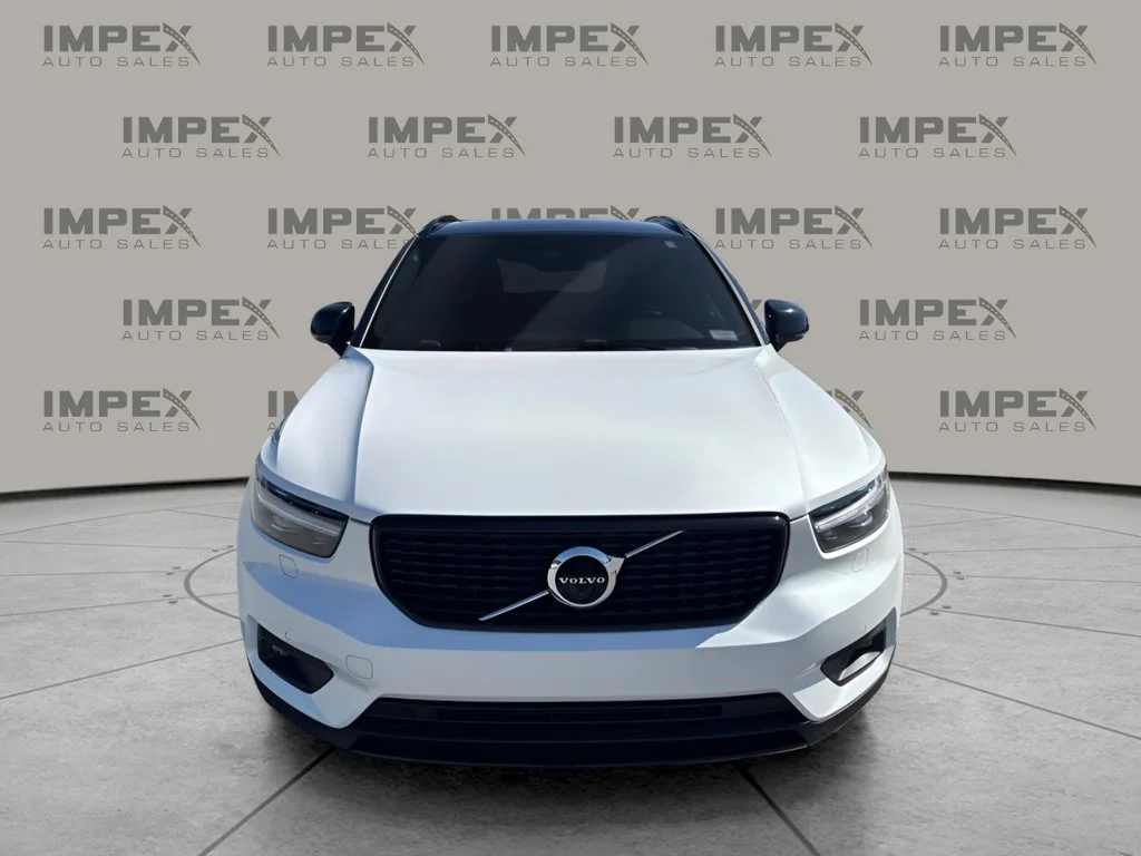 Used 2021 White Volvo R-Design image 8