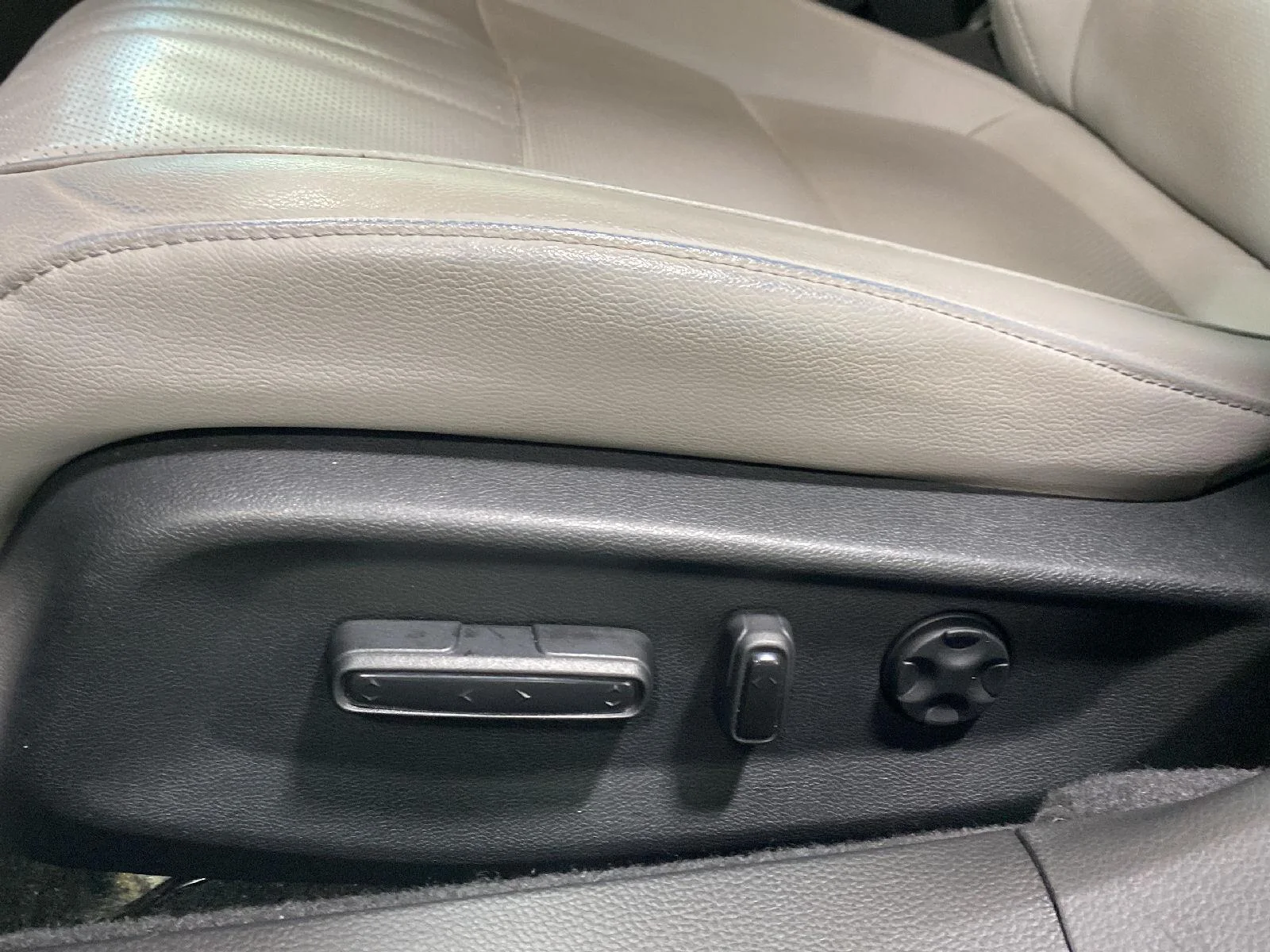 Used 2018 Modern Steel Metallic Honda Touring image 27