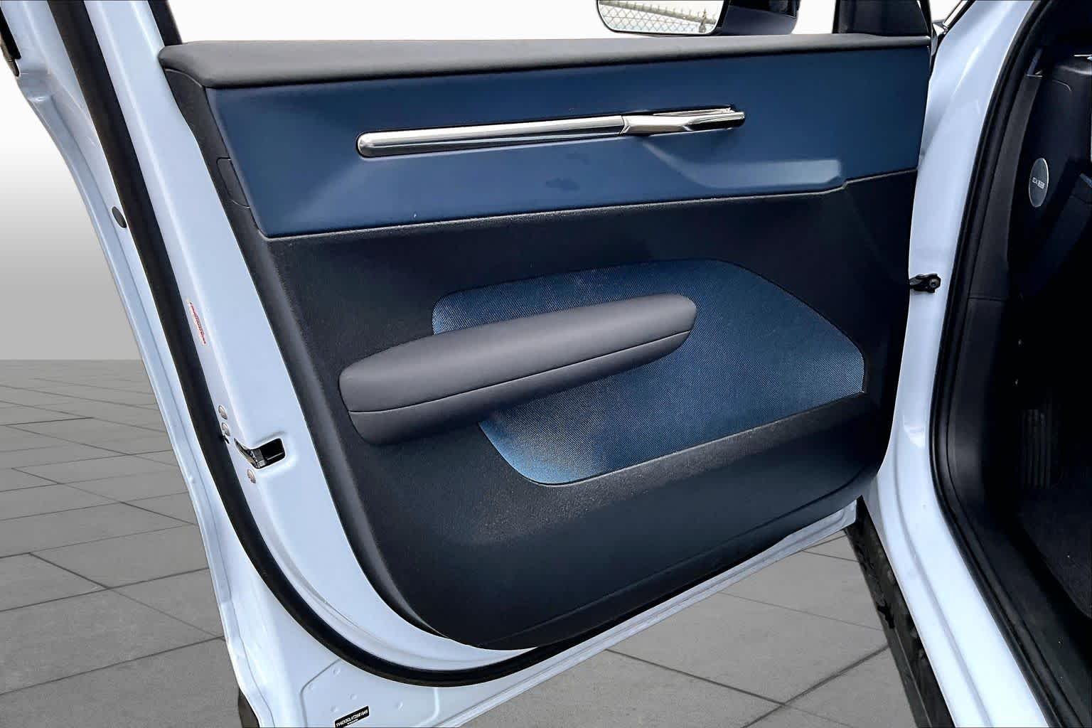 Used 2026 Cloud Blue Volvo Cross Country Ultra image 18