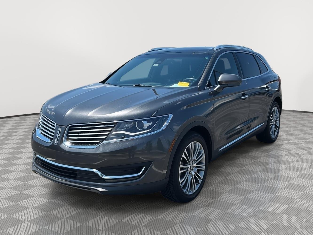 Used 2018 Magnetic Gray Metallic Lincoln Reserve image 1