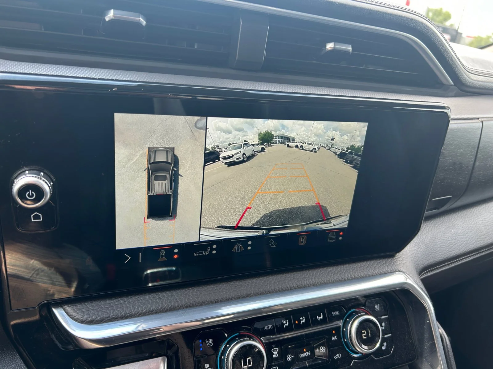 Used 2024 White GMC Denali Crew 6.2L Leather Sunroof Nav 4x4 image 26
