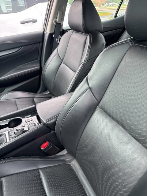 Used 2023 White Nissan SL image 7