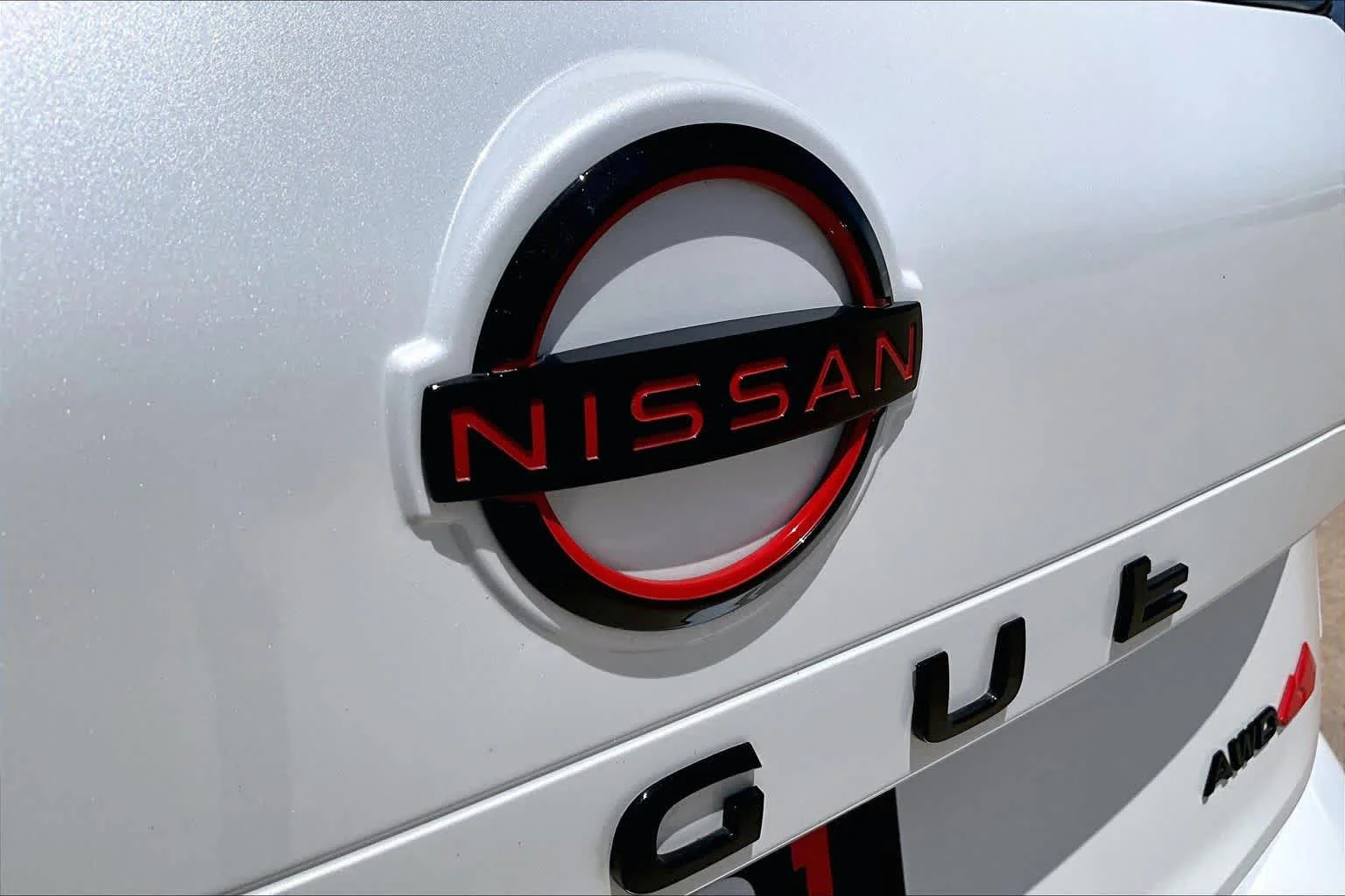Used 2025 Everest White Pearl Nissan Rock Creek image 30