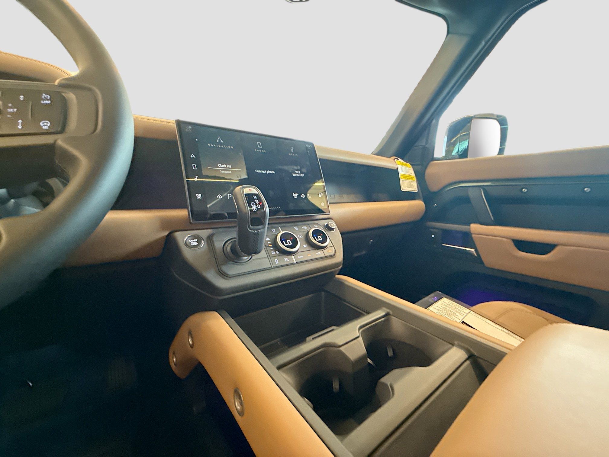 New 2026 Woolstone Green Land Rover X-Dynamic SE image 28