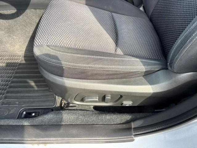 Used 2017 Silver Subaru 2.5i Premium image 7