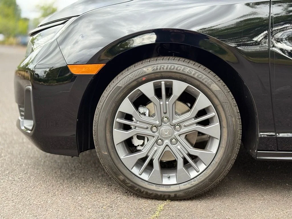 Used 2025  Honda Touring image 9