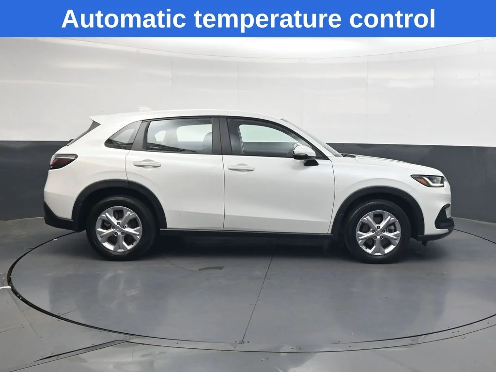 Used 2023 Platinum White Pearl Honda LX image 3