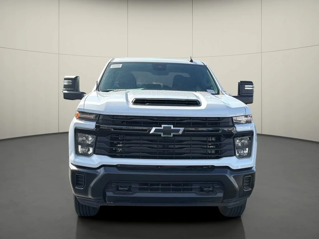 New 2026 Summit White Chevrolet WT image 2