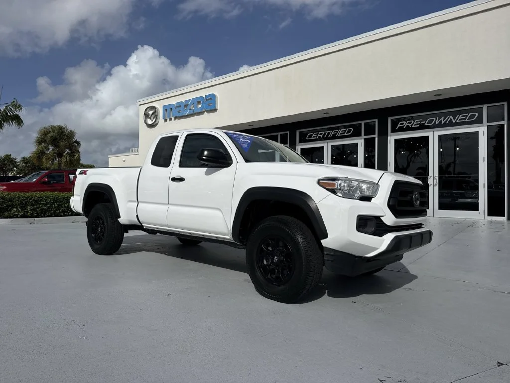 Used 2020 Super White Toyota SR image 22