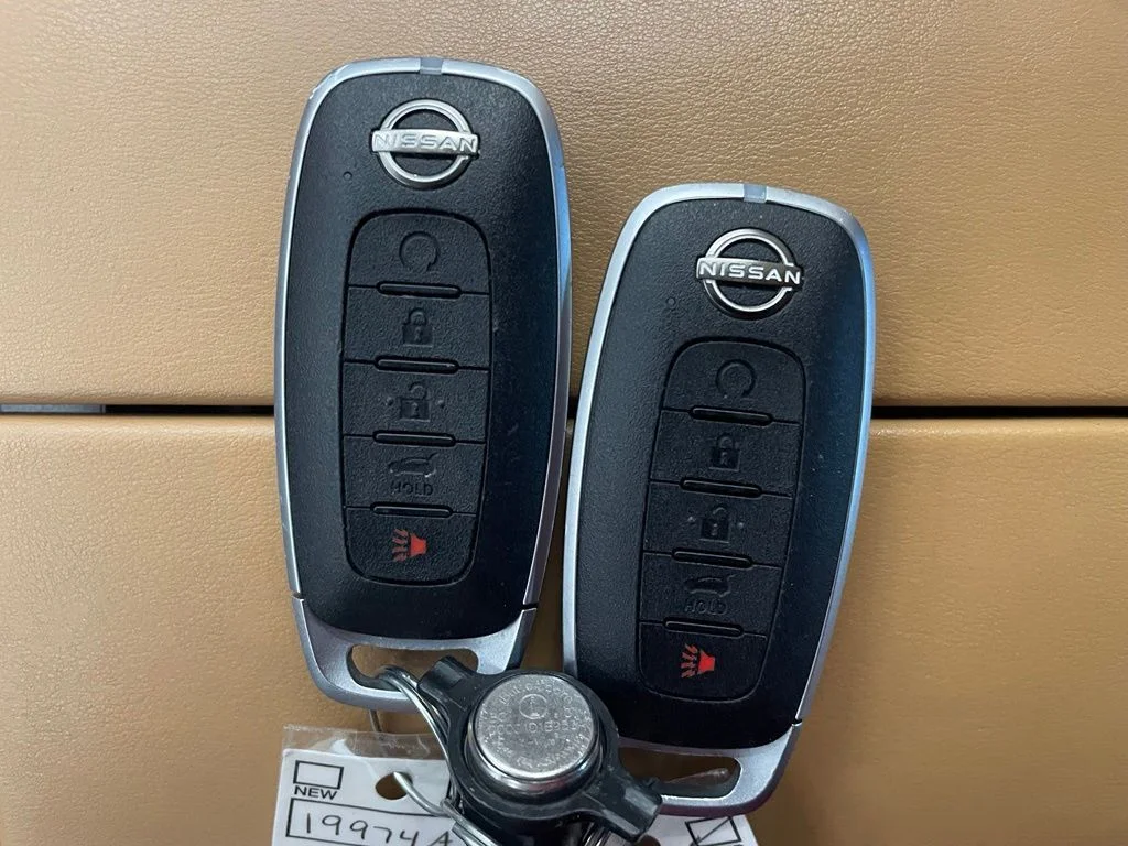 Used 2023 White Nissan Platinum image 19