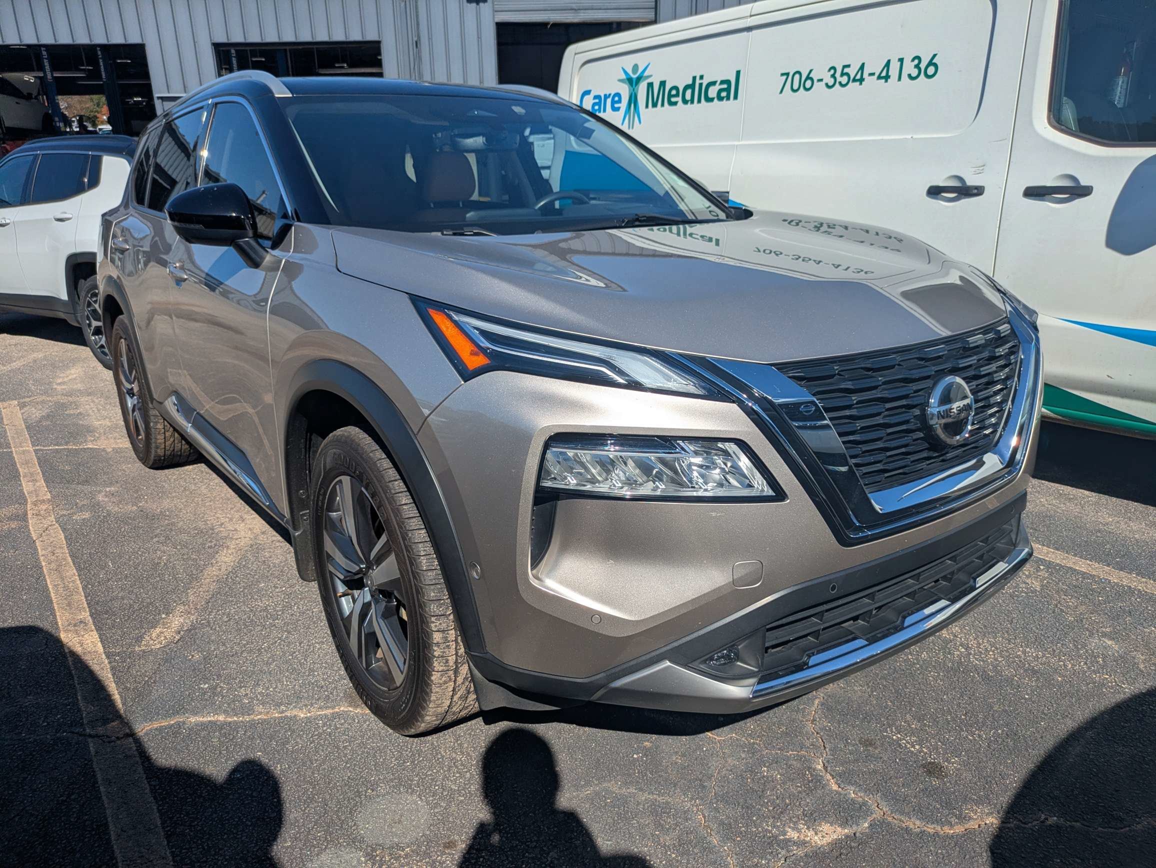 Used 2021 Gold Nissan Platinum image 1