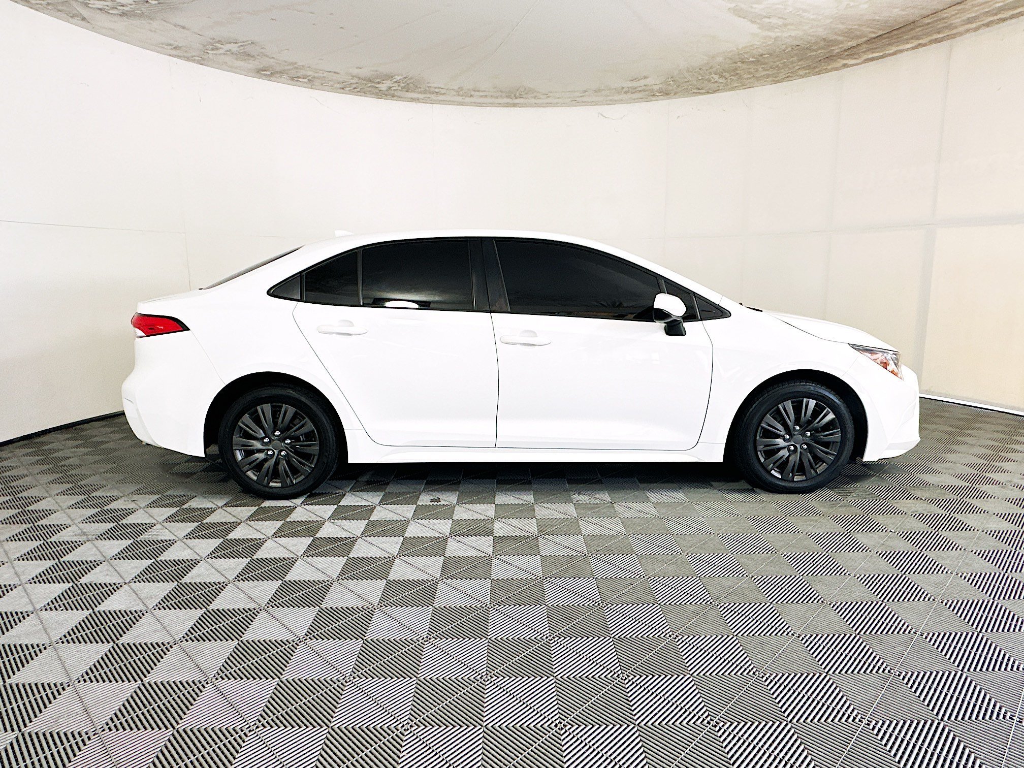 Used 2022 White Toyota LE image 2