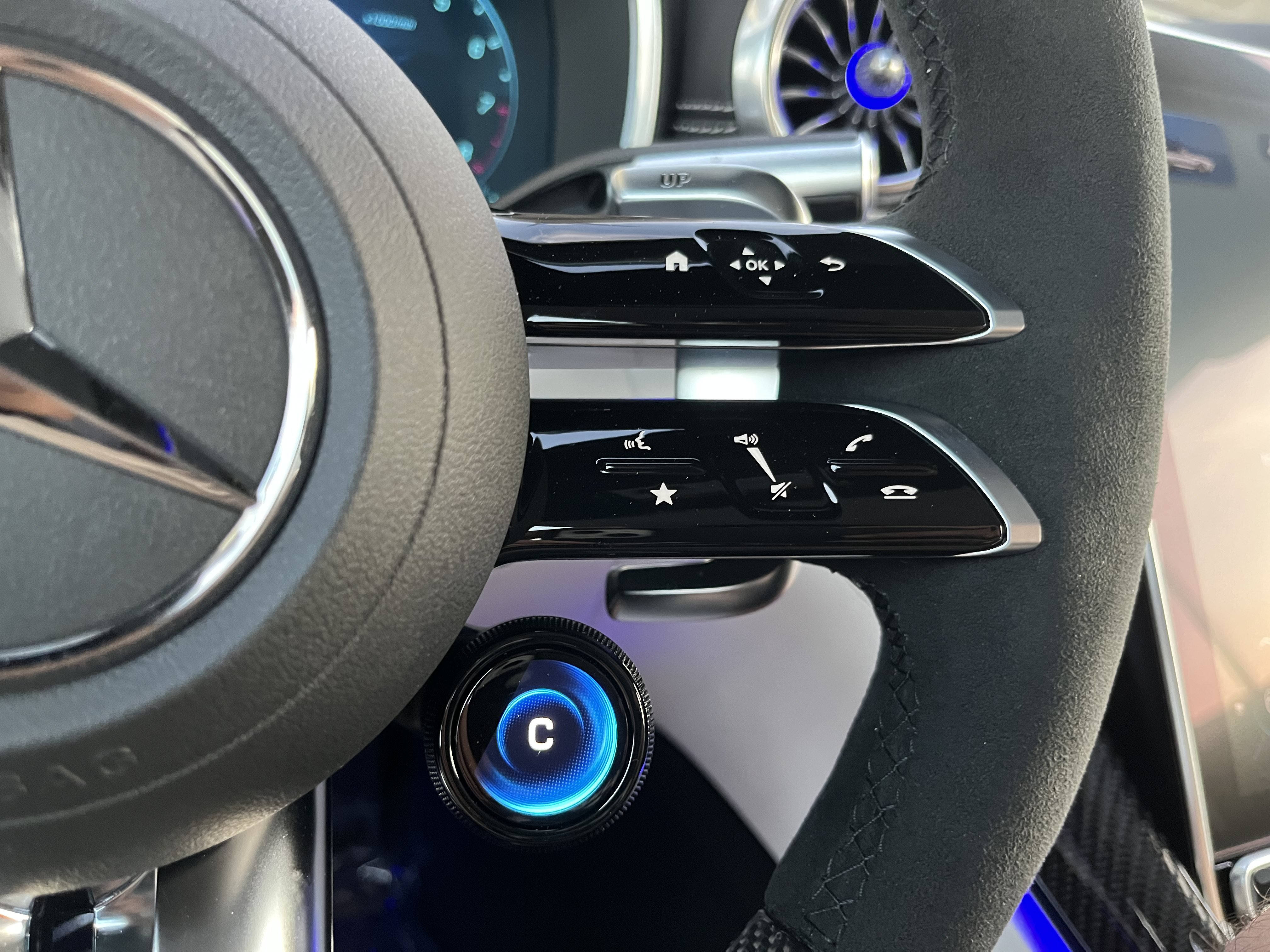 New 2026 MANUFAKTUR Starling Blue Magno Mercedes-Benz AMG® SL 43 image 26