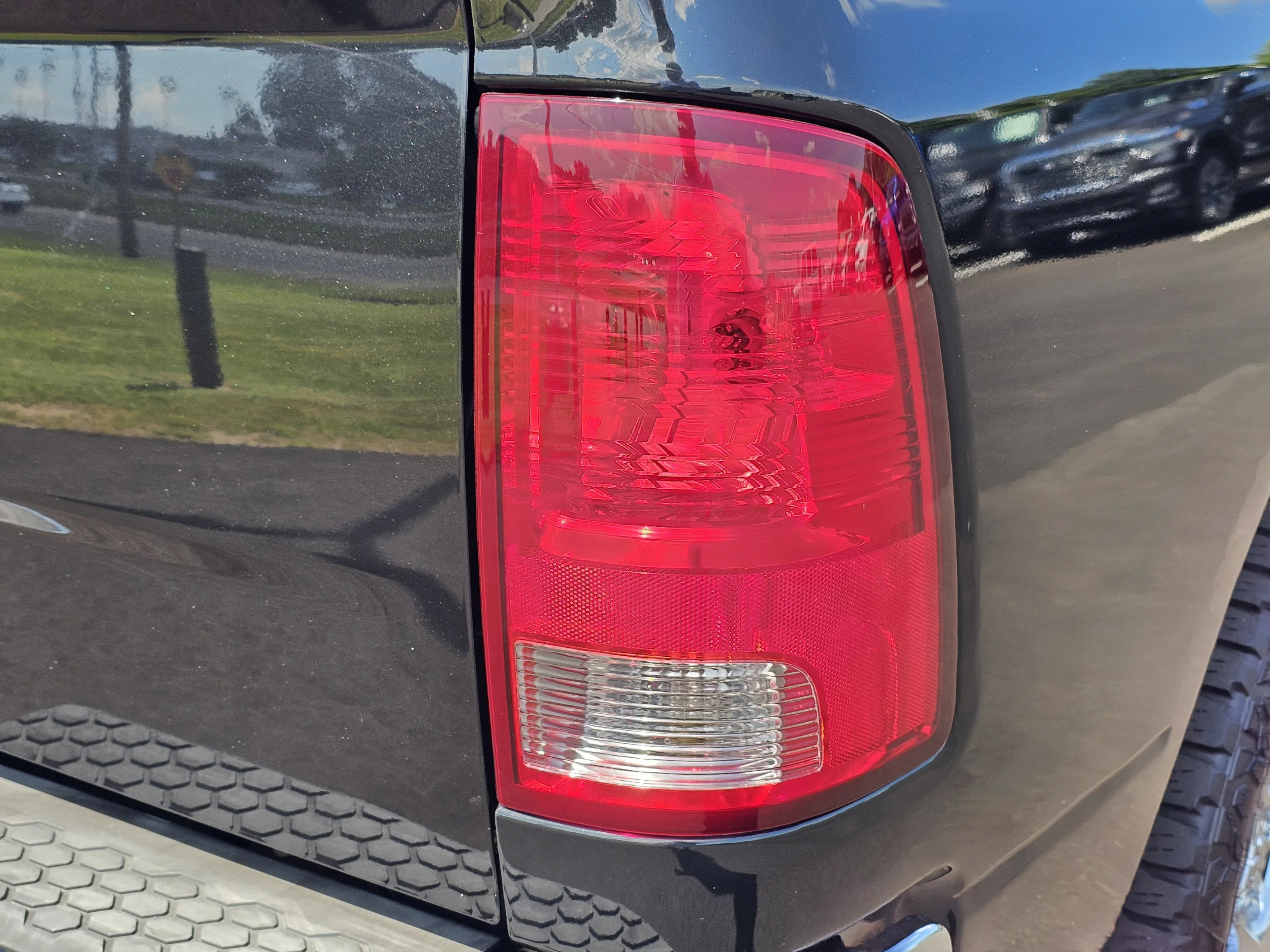 Used 2017 Brilliant Black Crystal Pearlcoat Ram Big Horn image 10