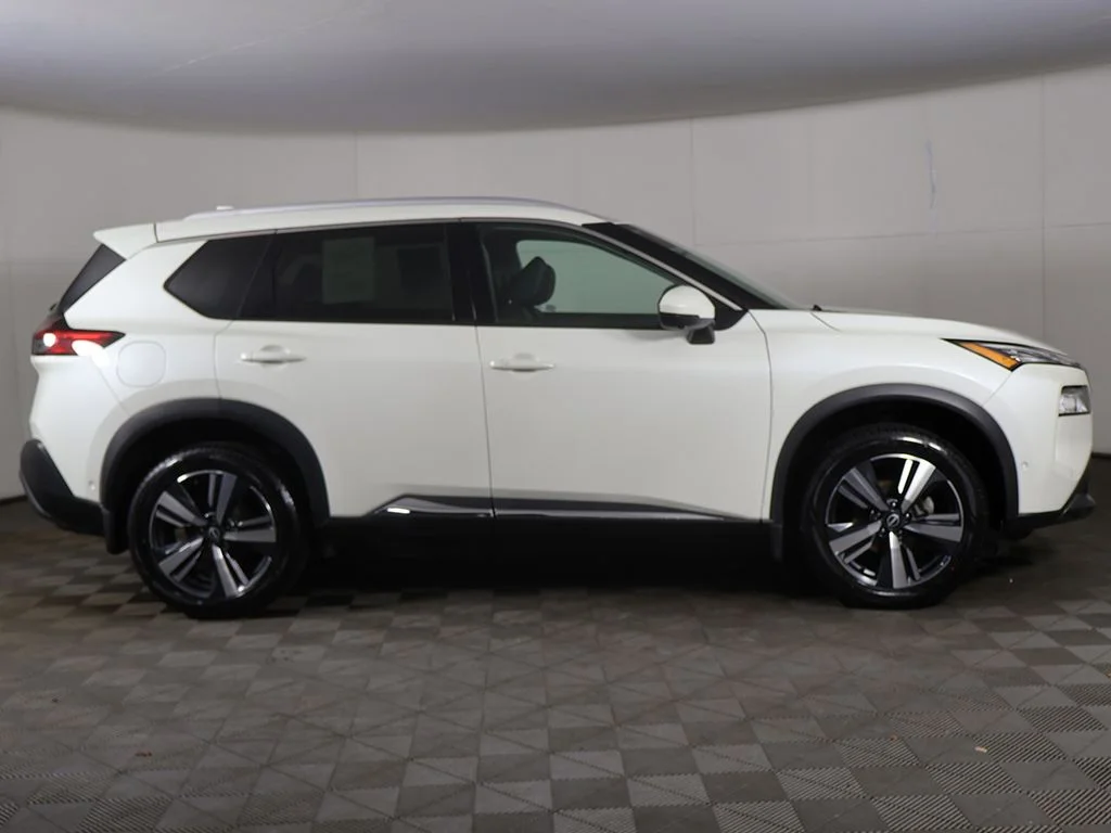 Used 2023 White Nissan SL image 19