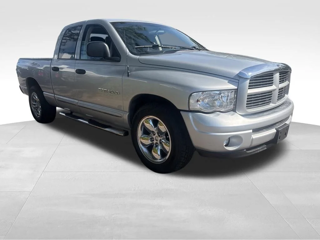 Used 2004 Black Dodge SLT image 3