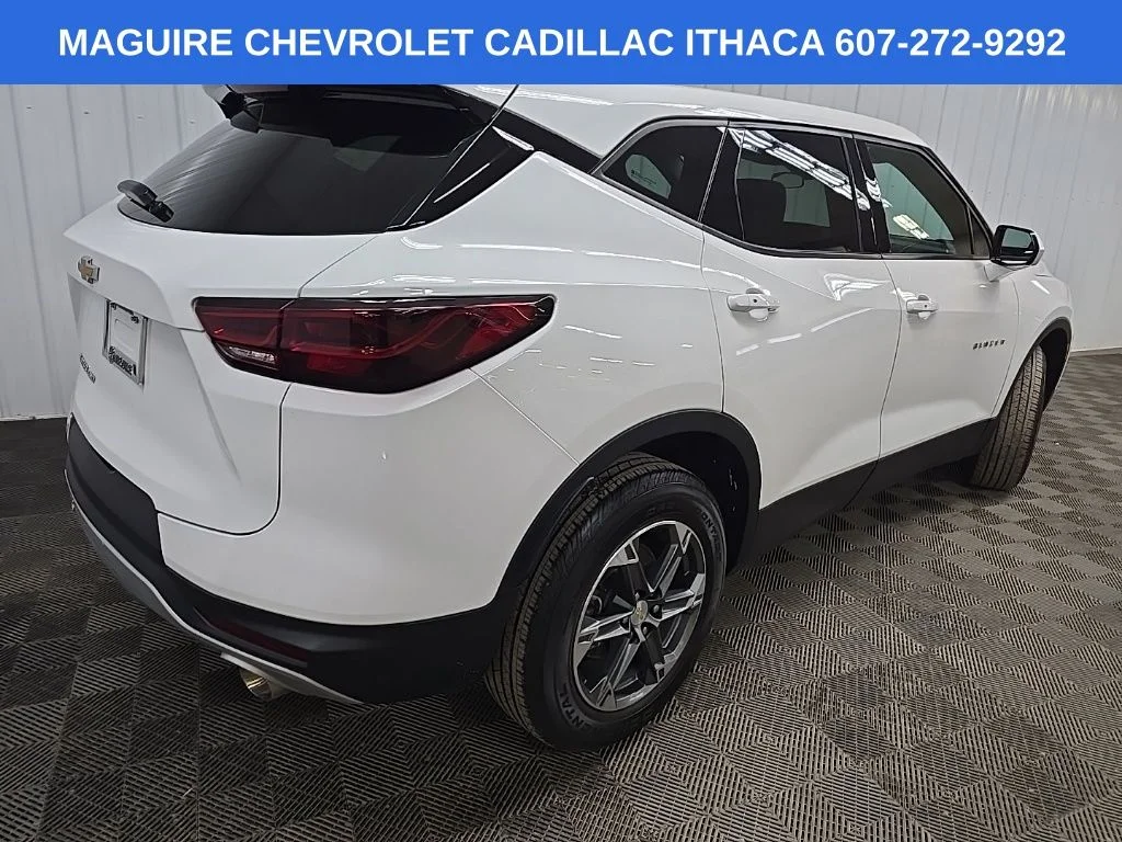 Used 2023 White Chevrolet LT image 10