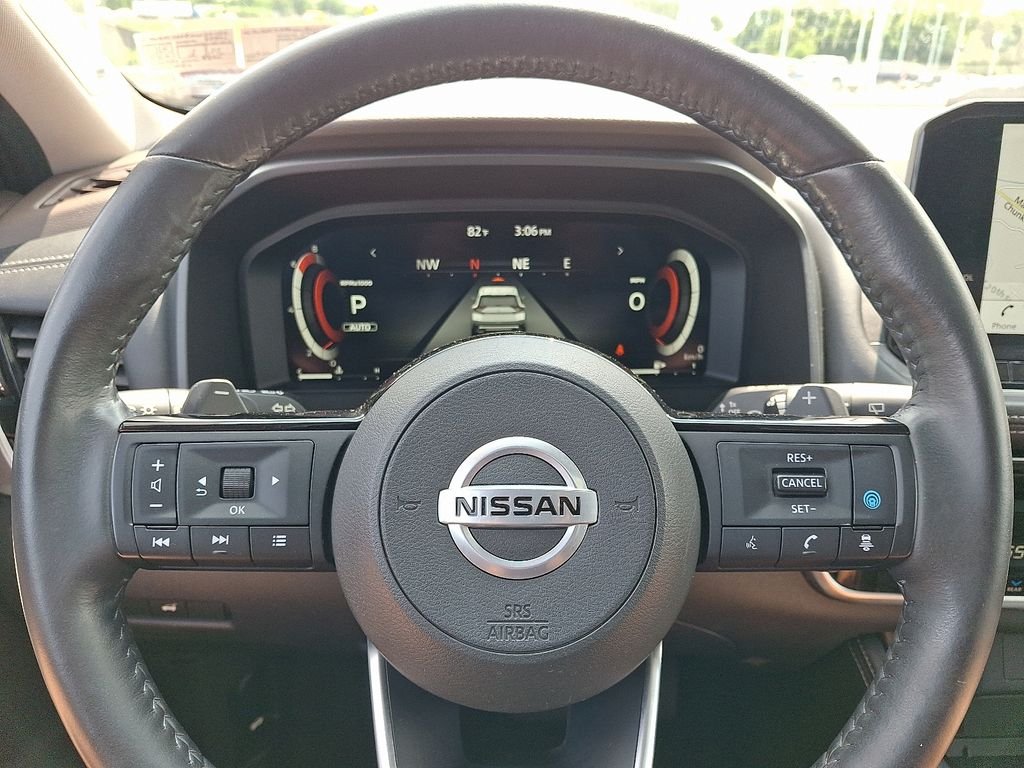 Used 2021 Black Nissan Platinum image 21