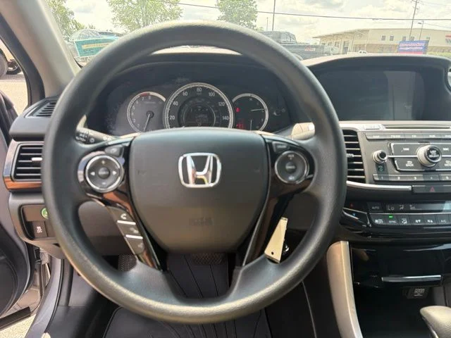 Used 2017 Silver Honda LX image 10
