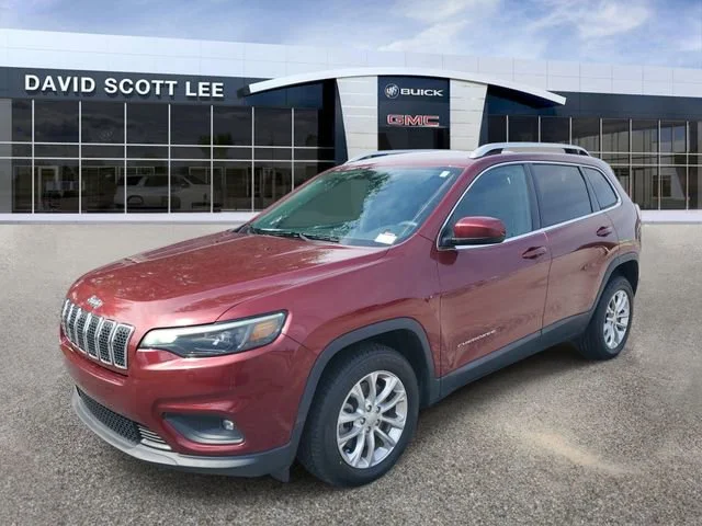 Used 2019 Red Jeep Latitude image 2