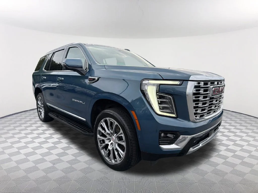 Used 2025 Blue GMC Denali image 3
