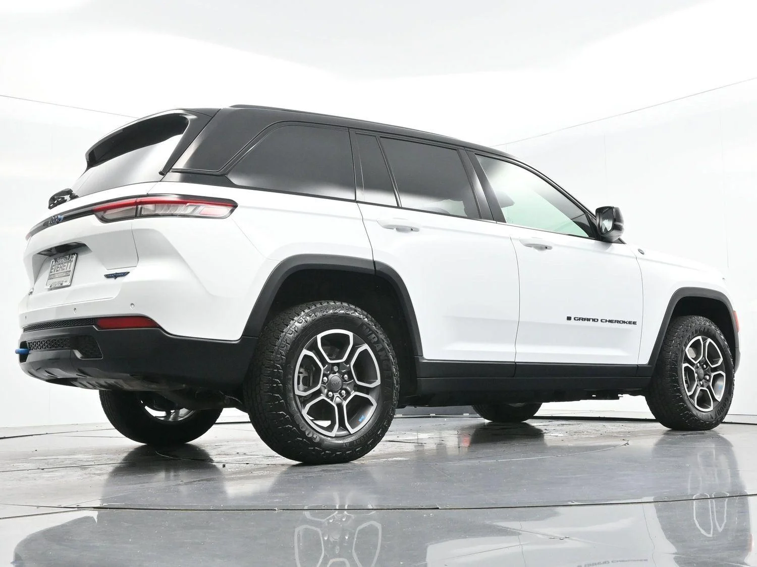 Used 2022 Bright White Clearcoat Jeep Trailhawk image 52