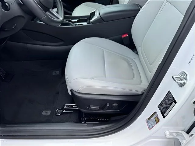 Used 2025 White Hyundai Limited image 7