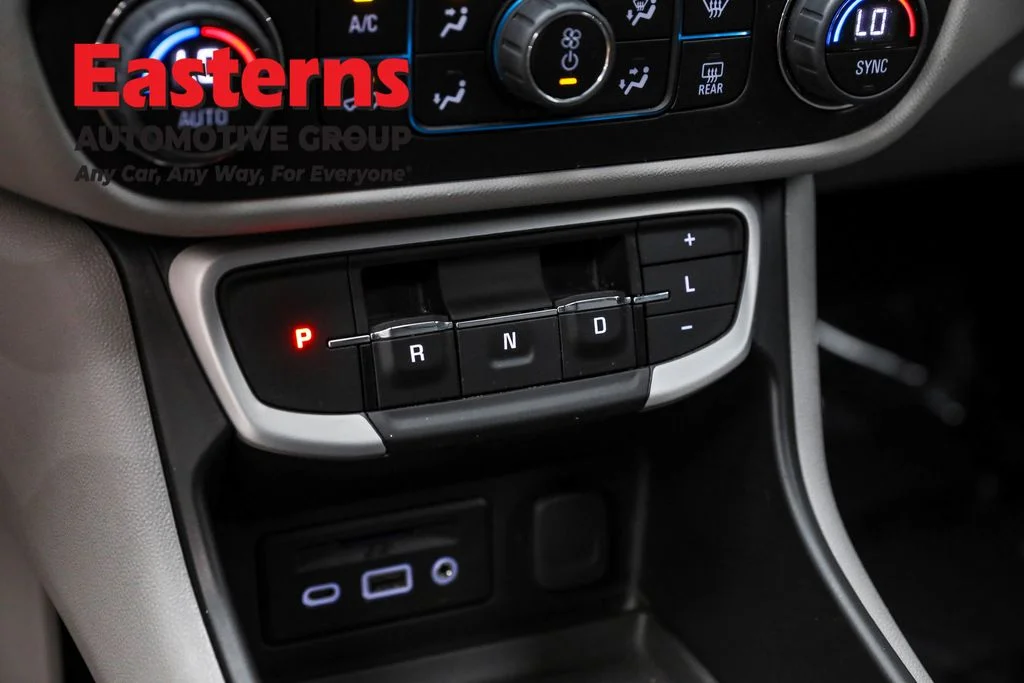 Used 2023 White GMC SLT image 13