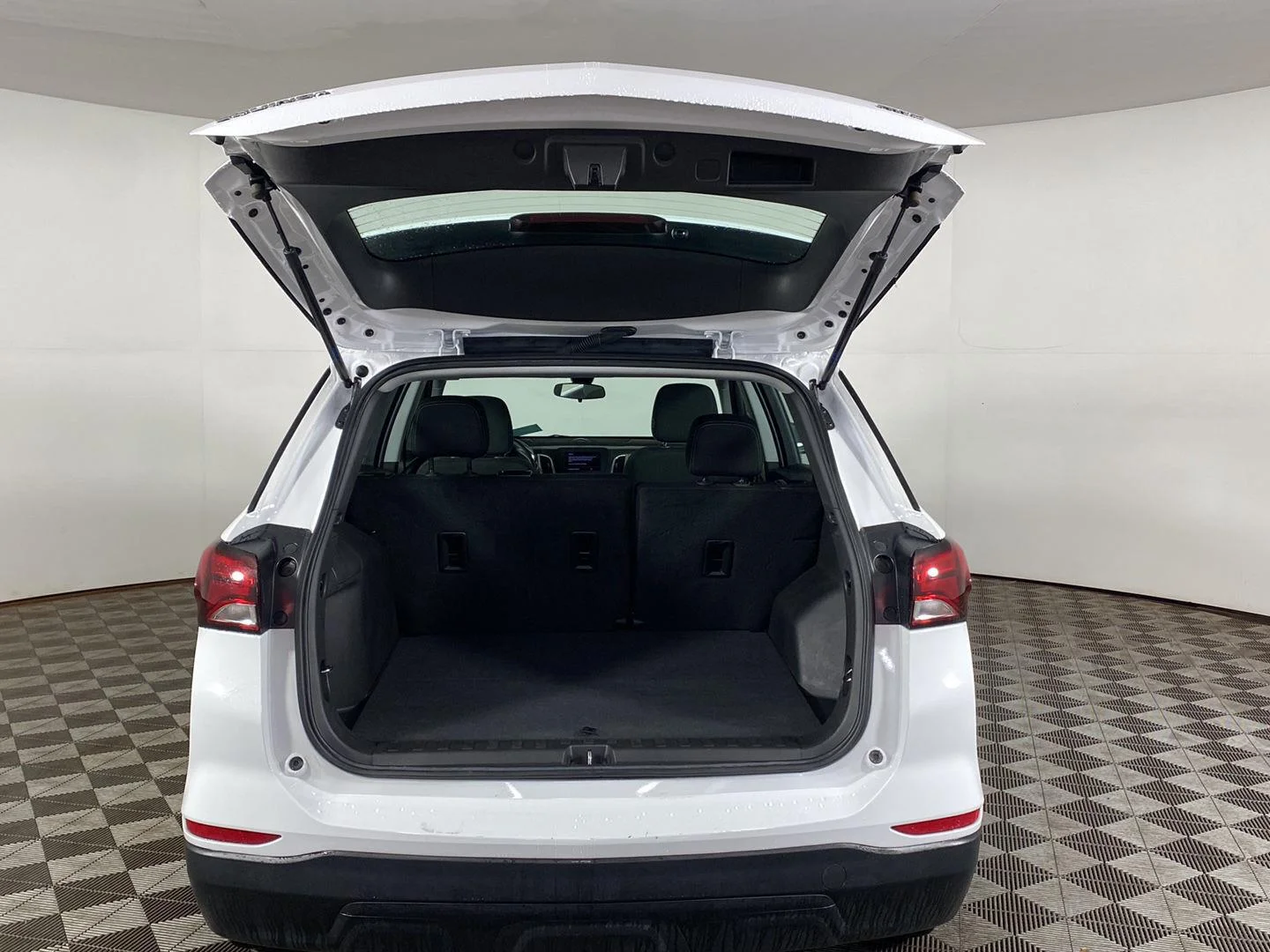 Used 2024 Summit White Chevrolet LS image 27