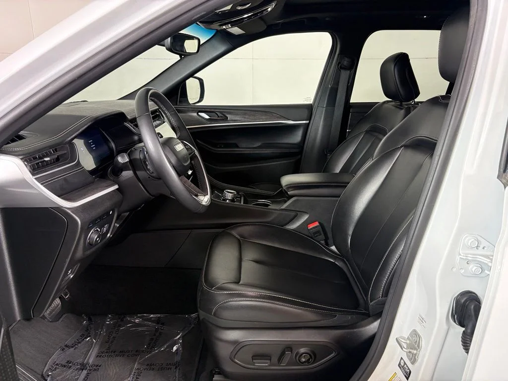 Used 2024 White Jeep 4xe image 20