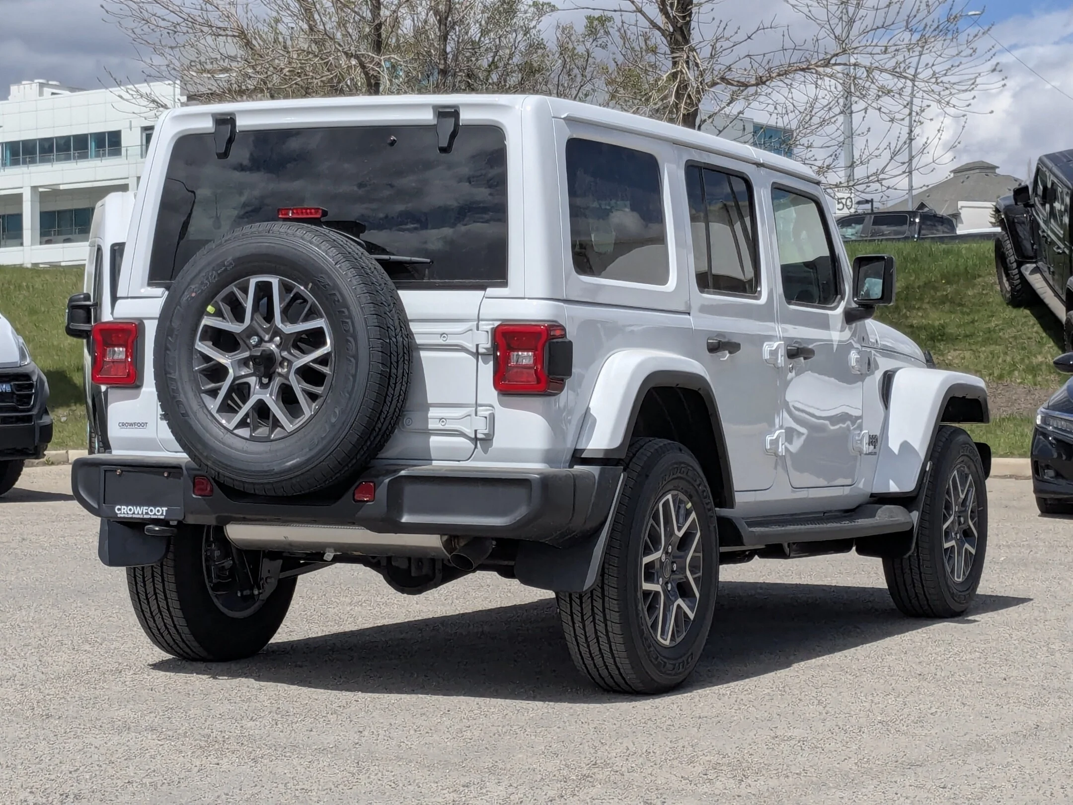 New 2026 White Jeep Sahara - - Body-Color Hard Top - Side Steps - Remote Start - Adaptive Cruise & More! image 8