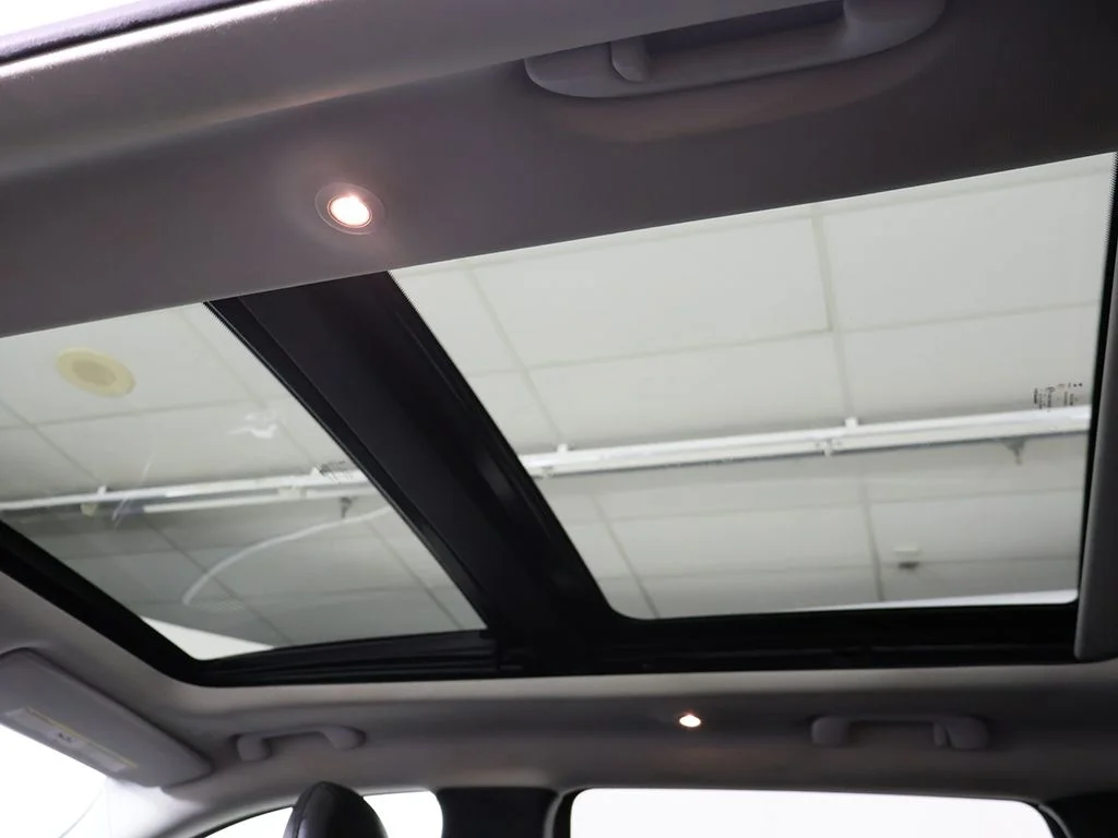 Used 2019 White Jeep Limited image 21